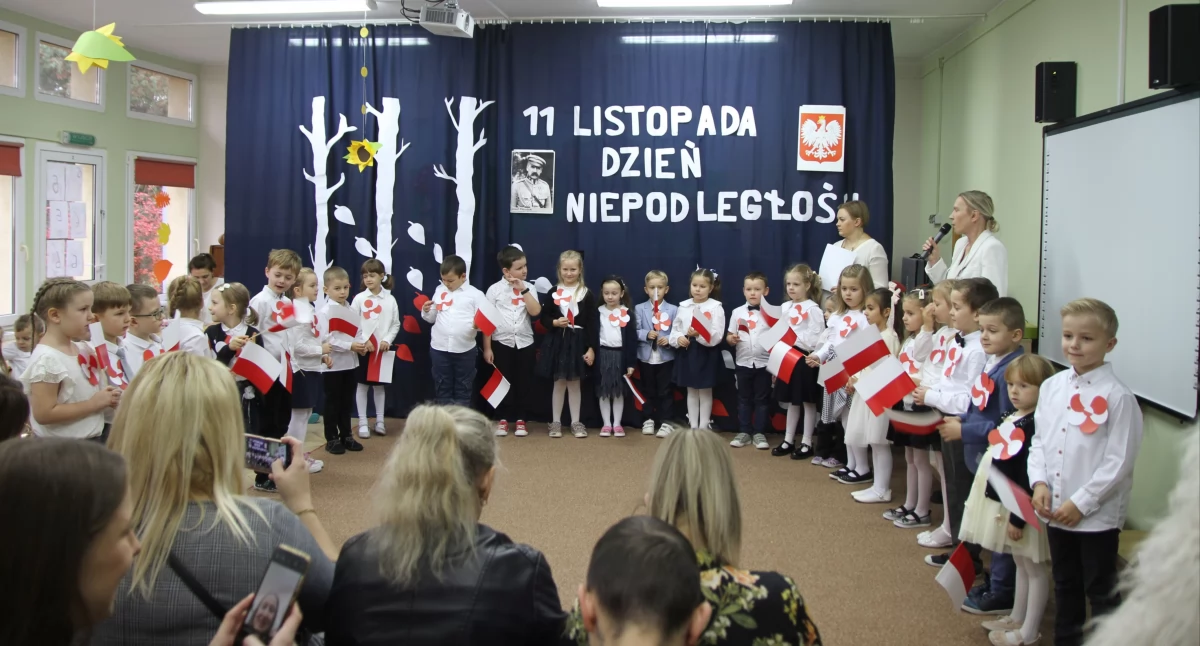 Przedszkolaki ze „Stokrotki” pamiętały o Święcie Niepodległości (foto, film)