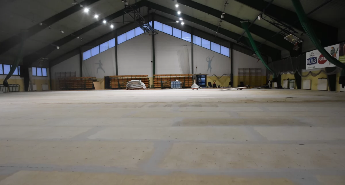 Trwa modernizacja podłogi na hali OSiR nr 2 (foto)