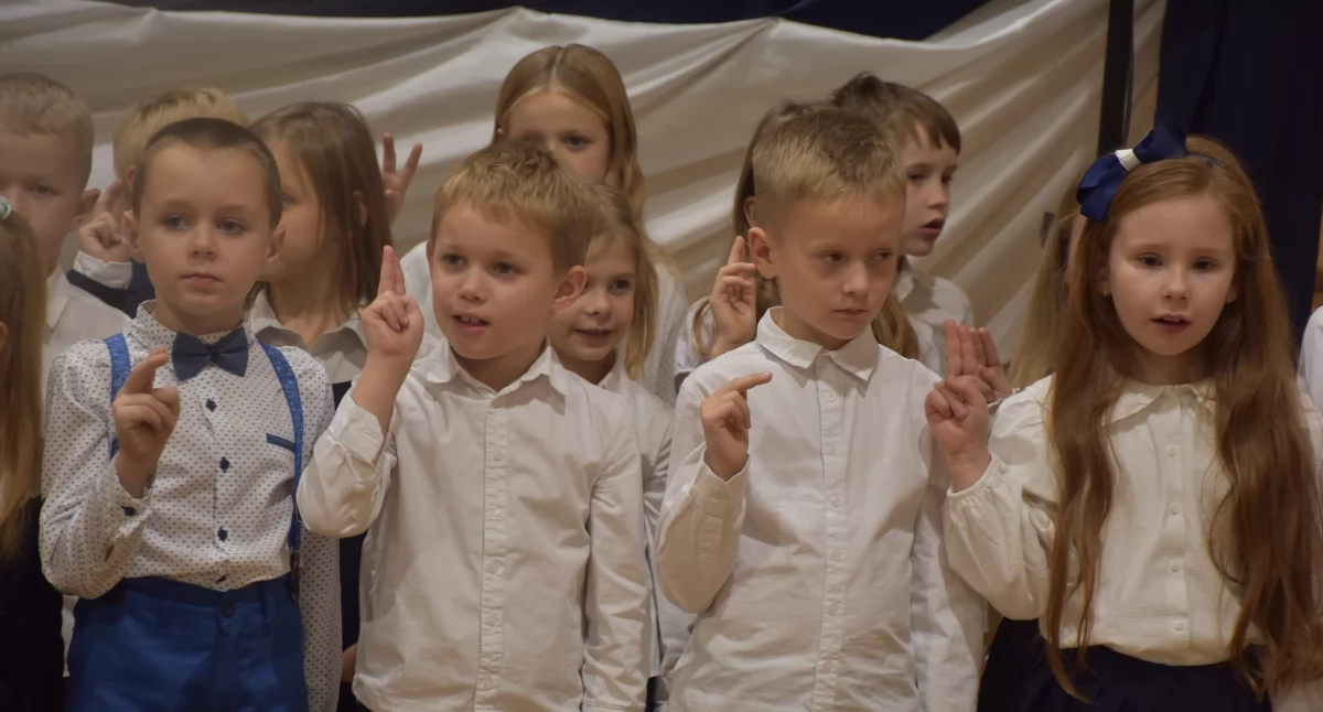 Ślubowanie klas pierwszych w „Jedynce” (foto,film)