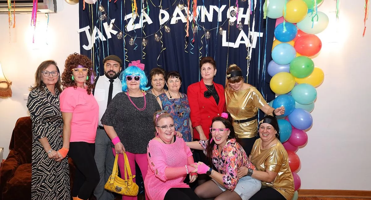 „Jak za dawnych lat” – KGW Ostrów zorganizowało imprezę w klimacie PRL (foto, film)