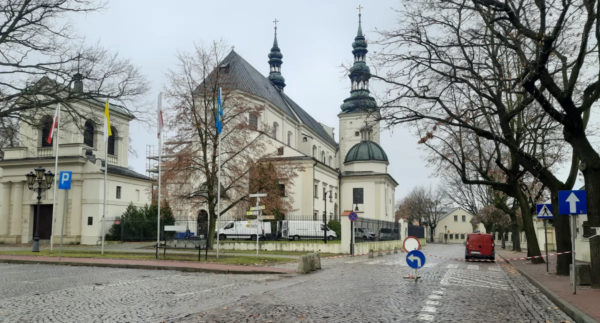 Łowicz. Utrudnienia w ruchu w centrum miasta (foto)