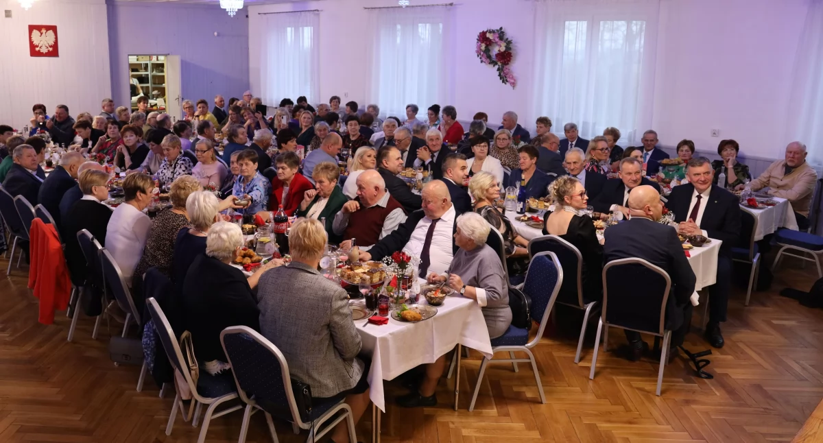 Potańcówka dla seniora w gminie Chąśno (foto, film)