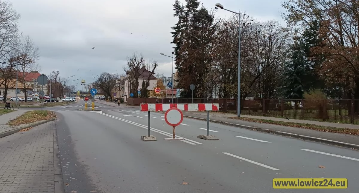 Łowicz. Rozpoczęła się budowa ronda na skrzyżowaniu Topolowej, Starościńskiej i Ułańskiej (foto)