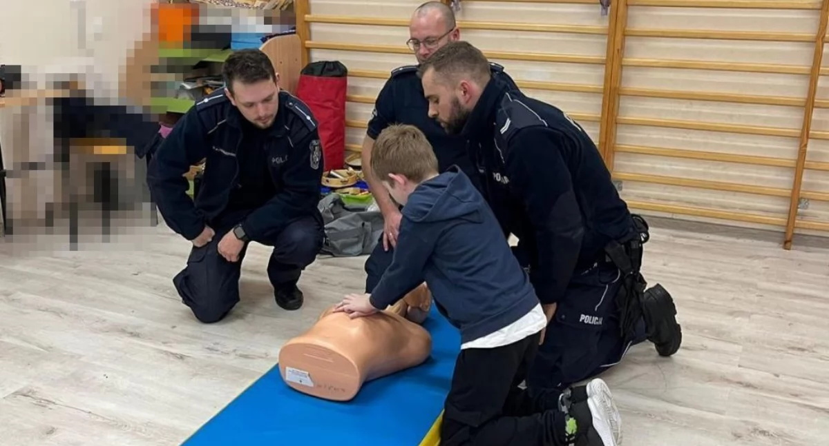 Nietypowa lekcja bezpieczeństwa w szkole w Kocierzewie (foto)