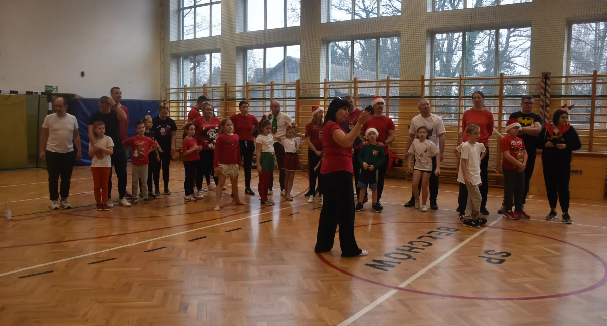 Sportowy Turniej Mikołajkowy w Bełchowie. Emocje, rywalizacja i świąteczna atmosfera (foto,film)