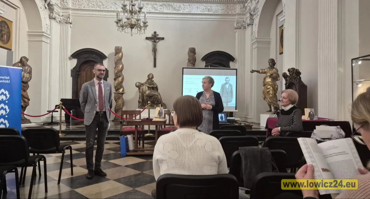 Promocja książki o rzeźbiarzu Wincentym Flaku w łowickim muzeum (foto, film)