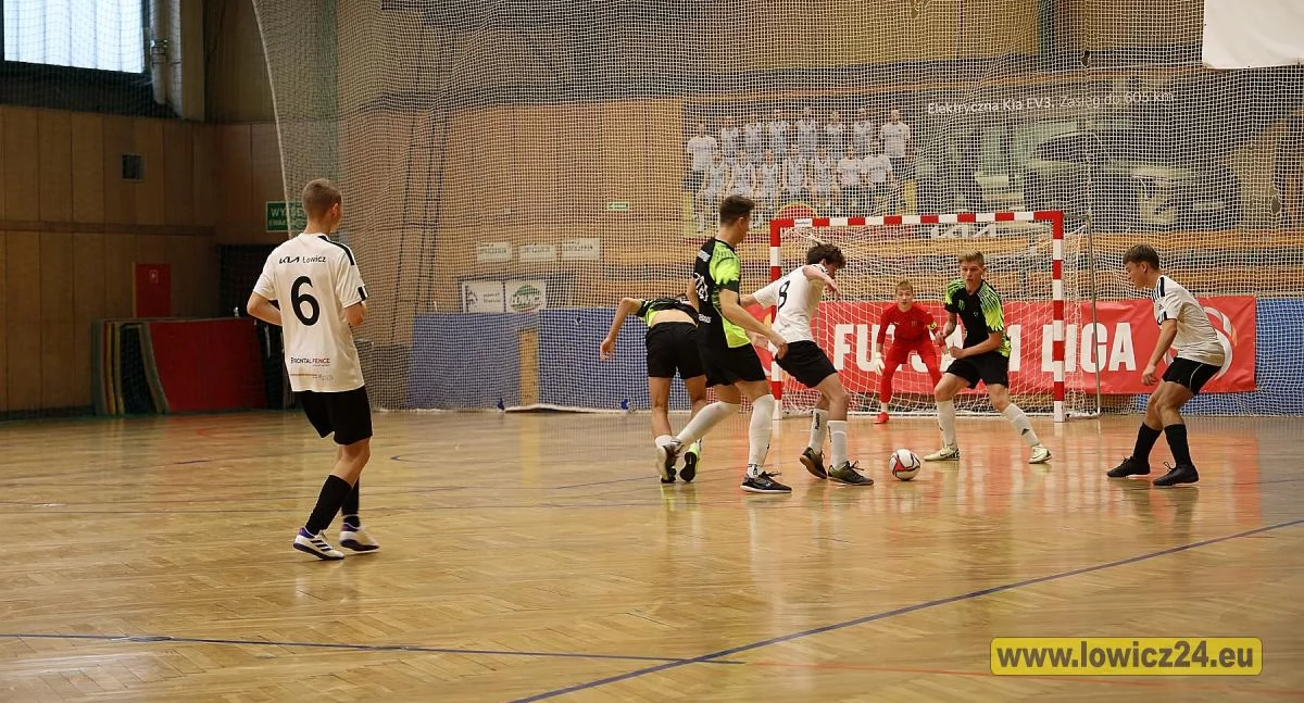 Futsalowy weekend w Łowiczu. 27 meczów na parkietach OSiR