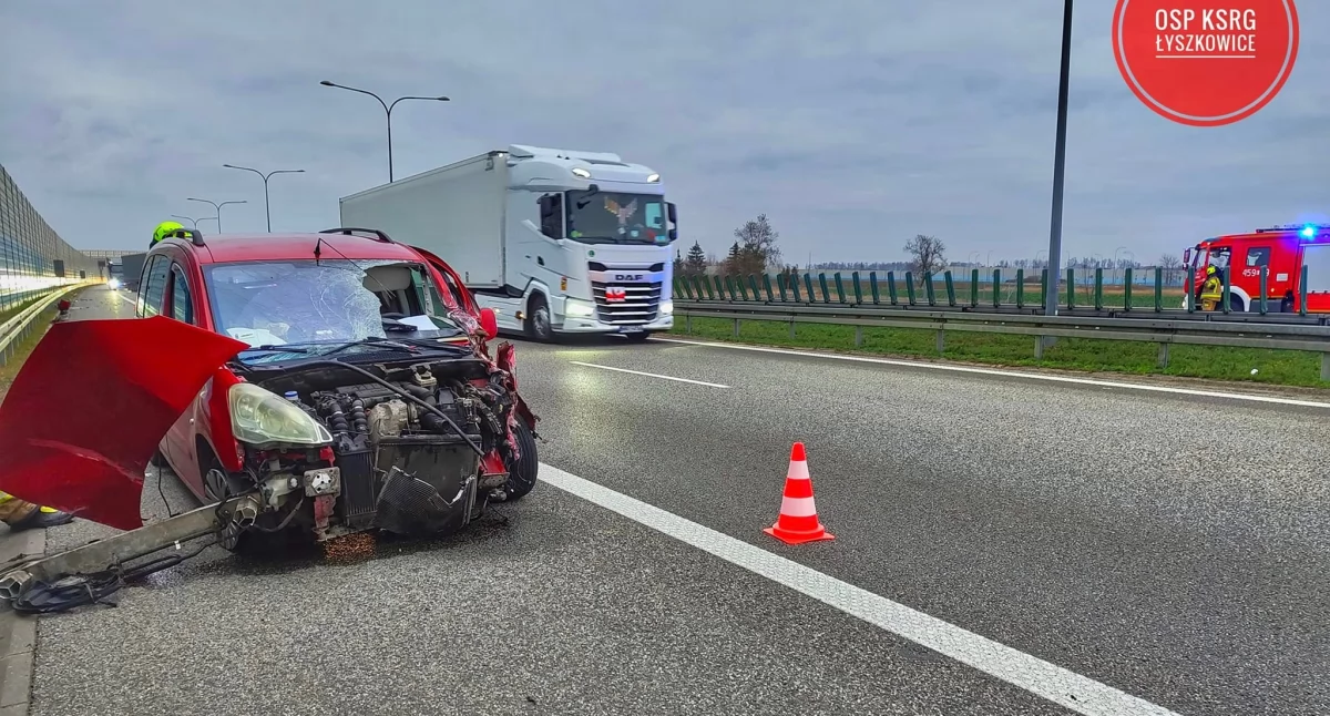 Autostrada A2. Kolizja dwóch pojazdów w Czatolinie (foto)