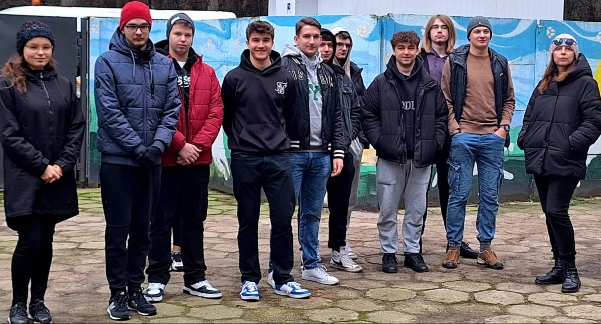 Uczniowie z Blichu odwiedzili łowickie schronisko dla zwierząt (foto)