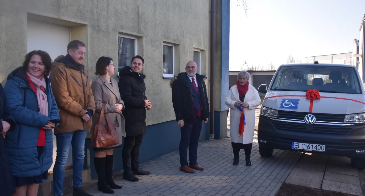 Nowy bus dla Specjalnego Ośrodka Szkolno-Wychowawczego w Łowiczu (foto,film)