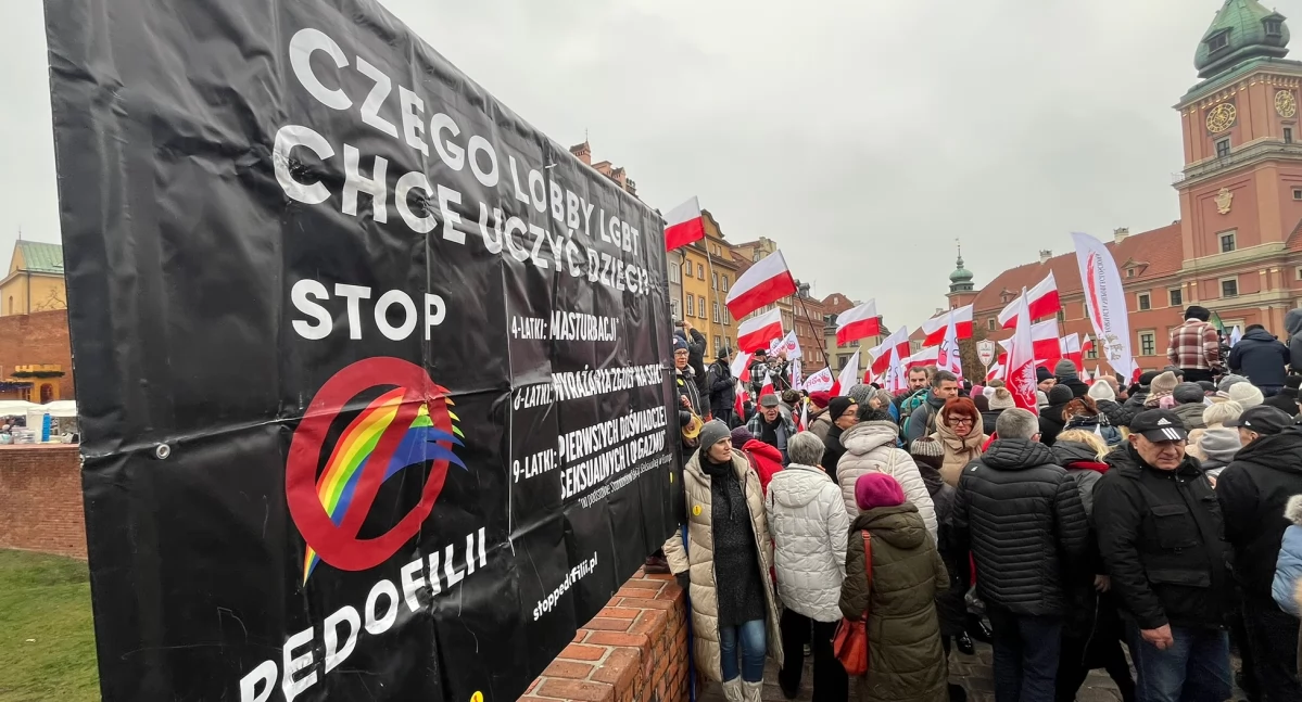 Łowiczanie na proteście przeciwko wprowadzeniu edukacji zdrowotnej do szkół (foto, film)