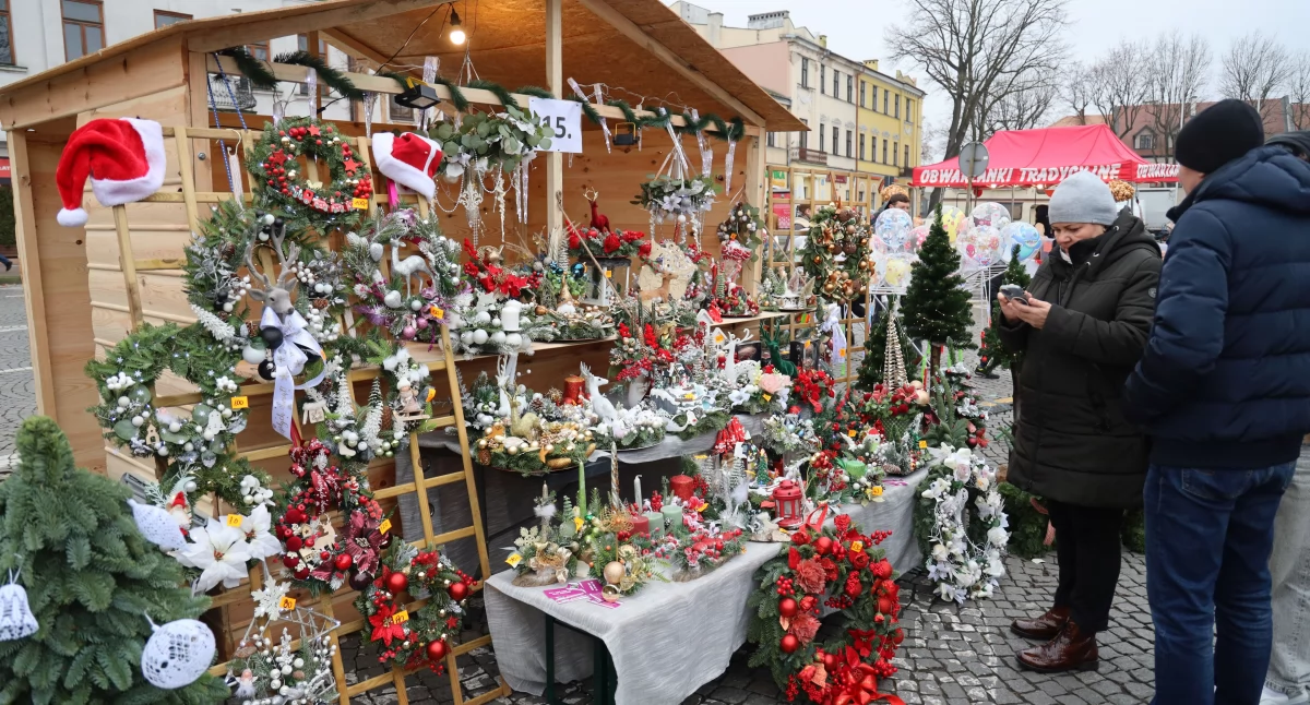 Drugi dzień Jarmarku Bożonarodzeniowego w Łowiczu (foto)
