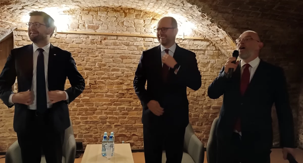 Spotkanie z posłami PiS w Łowiczu. Dyskusja o Polsce przed wyborami prezydenckimi (foto)