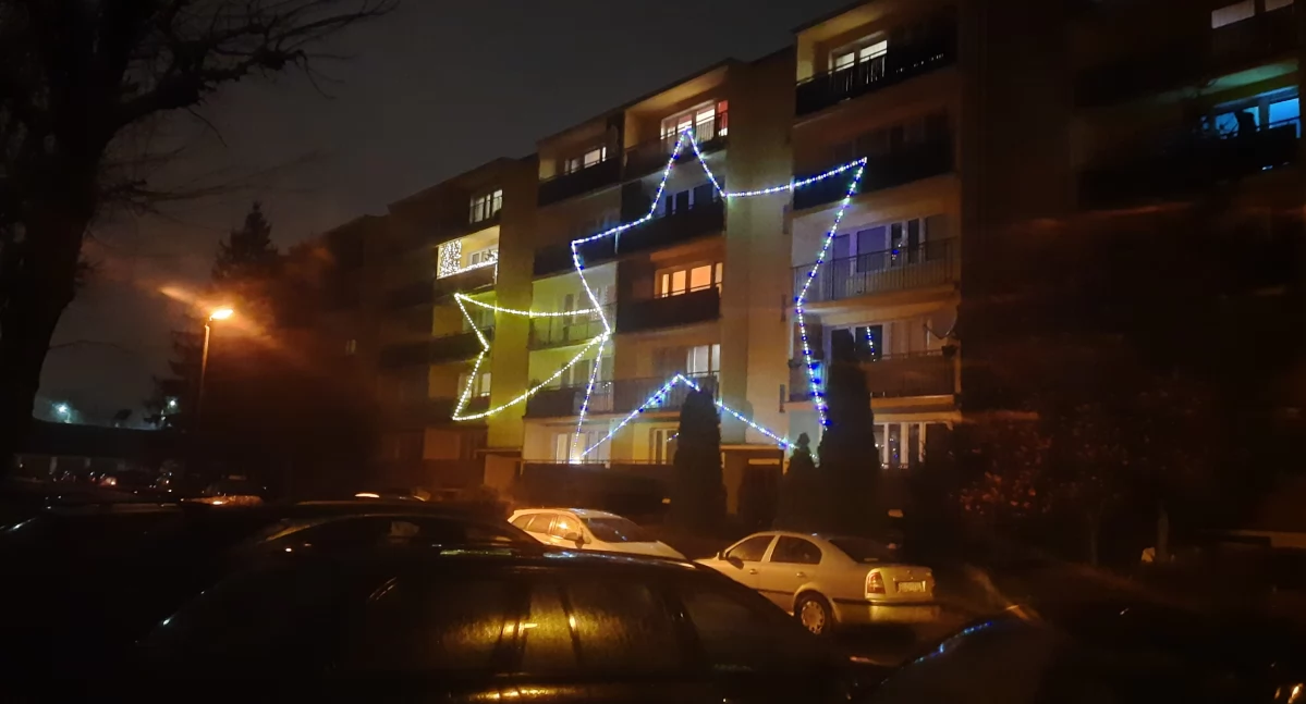 Łowicz. Świąteczna iluminacja sąsiadów na osiedlu Konopnickiej już świeci