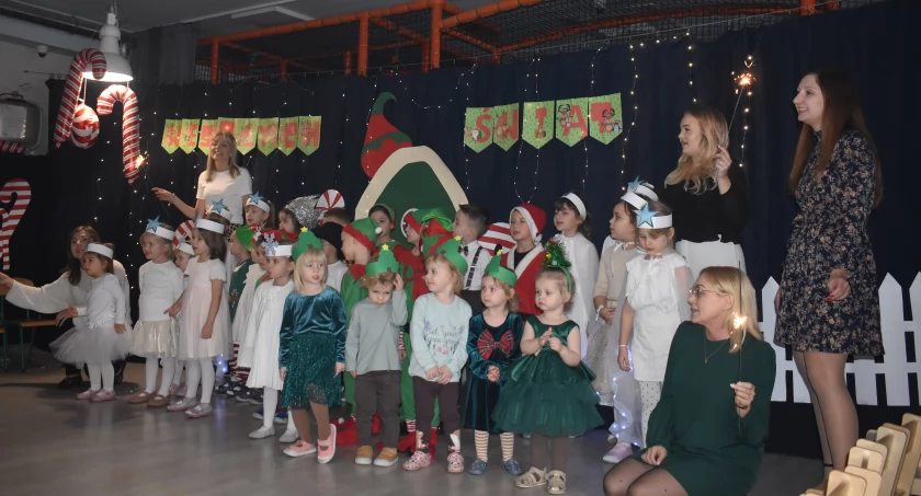 Przedstawienie bożonarodzeniowe w Przedszkolu TereFere (foto)