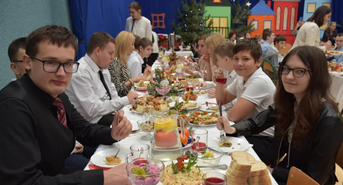 Spotkanie wigilijne w Specjalnym Ośrodku Szkolno-Wychowawczym im. Jana Brzechwy w Łowiczu (foto)