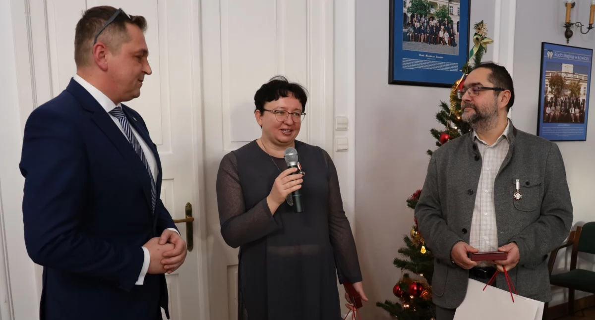 Łowicz. W ratuszu wręczono honorowe odznaki Zasłużony dla Kultury Polskiej (foto, film)