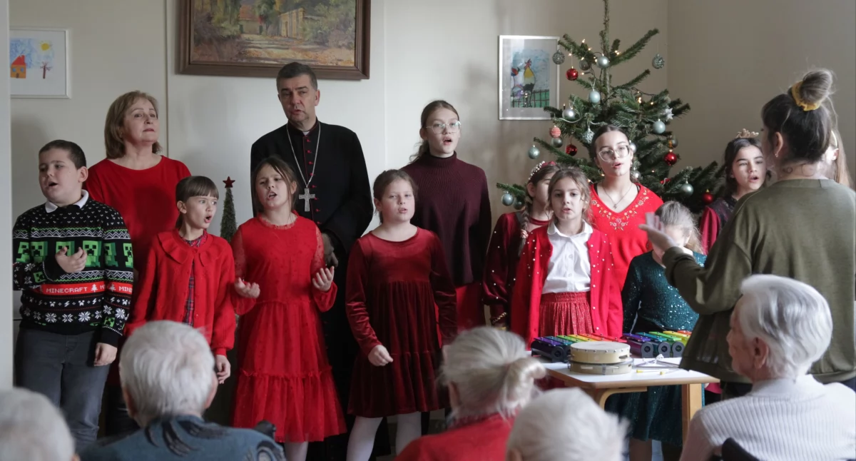 Świąteczne spotkanie w Domu Pogodnej Starości w Łowiczu (foto, film)