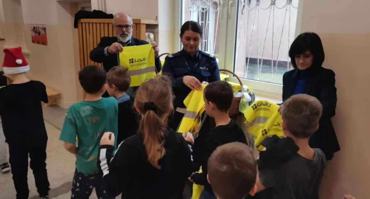 O bezpieczeństwie, czyli łowiccy uczniowie widoczni na drodze (foto)
