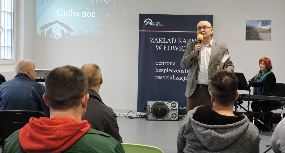 Świąteczne kolędowanie za murami Zakładu Karnego