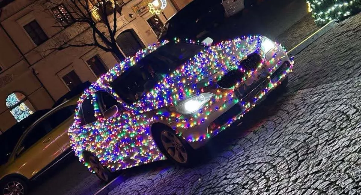 Świąteczne samochody rozświetlają Łowicz! (foto)