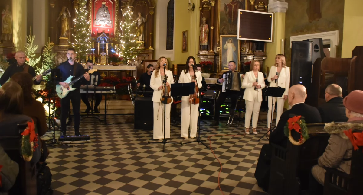 Bełchów. Wspólne kolędowanie z zespołami Modar i Modar Junior (foto,film)