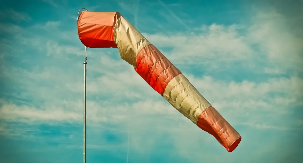 IMGW ostrzega! Do północy może wiać bardzo mocno!