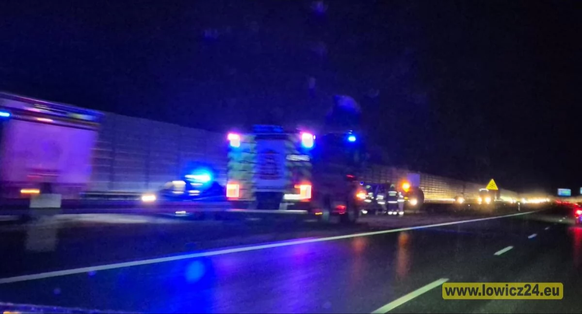 Wypadek na A2. Bus uderzył w bariery energochłonne (foto)