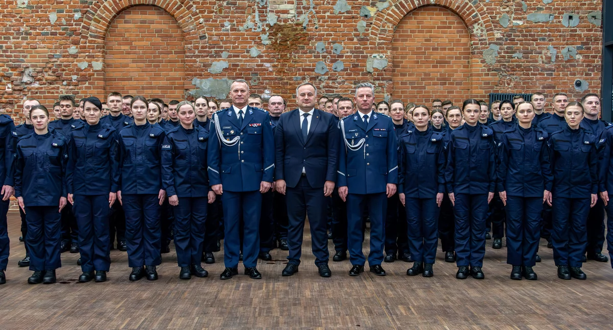 Nowi funkcjonariusze rozpoczęli służbę w łowickiej komendzie policji