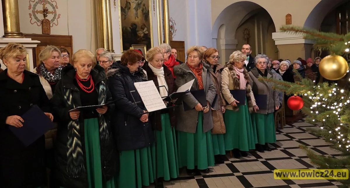 Chór ŁUTW wystąpił w kościele sióstr Bernardynek (foto, film)