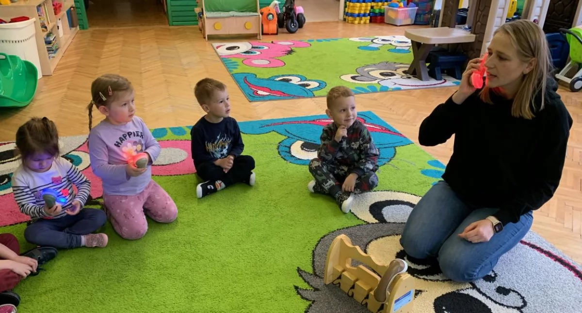 Wsparcie unijne Pod Świerkami. Zajęcia trwają w najlepsze i cieszą dzieci! (foto)
