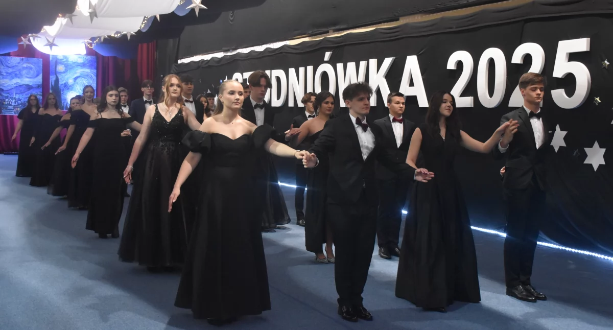 Studniówka maturzystów Pijarskiego Liceum w klimacie van Gogha (foto,film)
