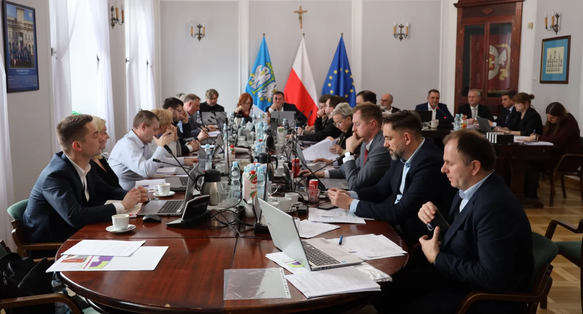 Łowicz. Mnóstwo emocji na sesji budżetowej, co z Pelikanem? (foto)