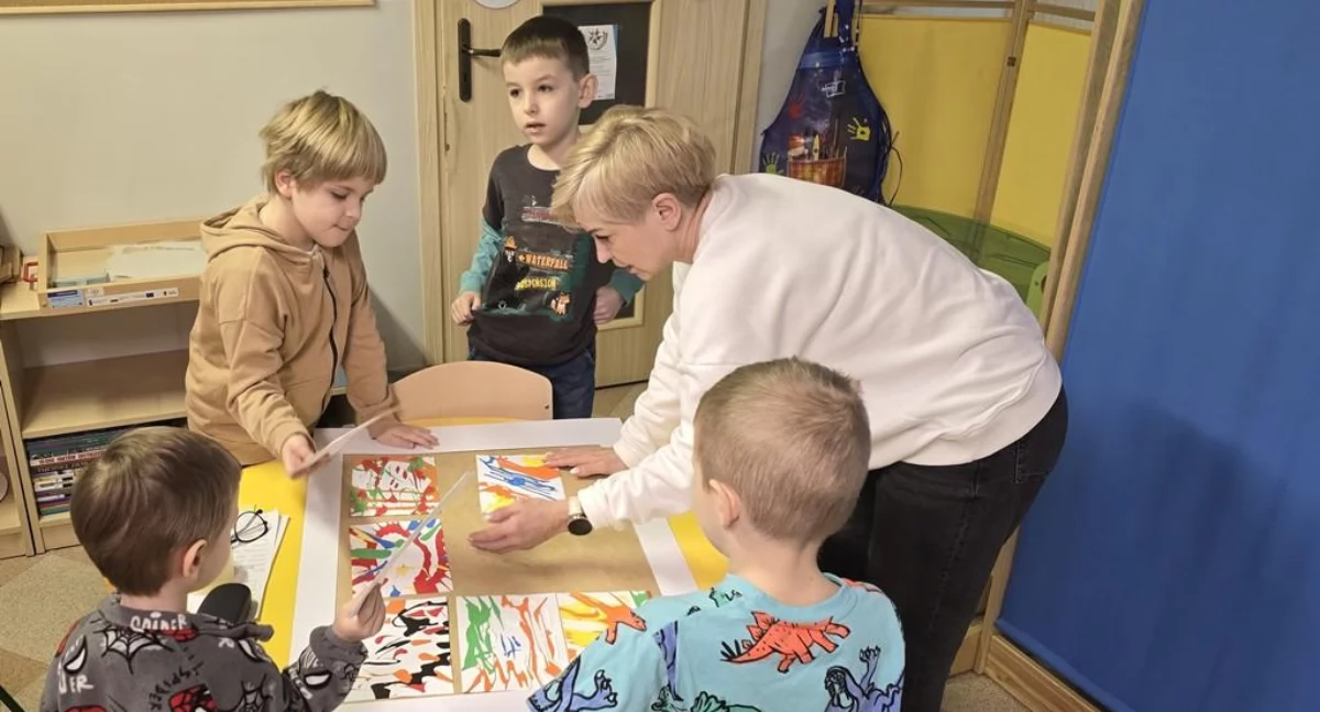 Kolorowe dzieło przedszkolaków z Pod Świerkami na aukcji WOŚP (foto)