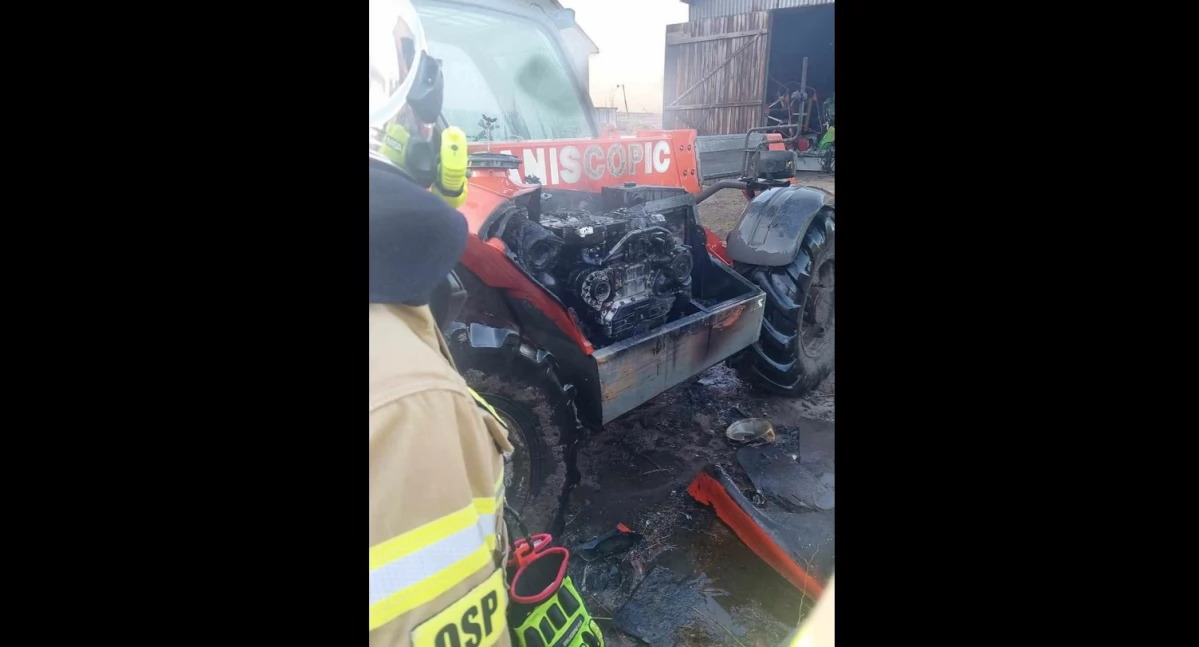 Pożar maszyny rolniczej pod Łowiczem. Cztery zastępy w akcji