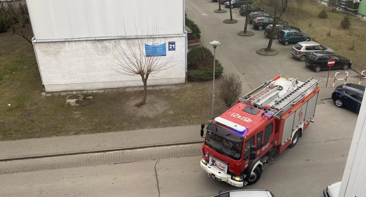 Ratownicy i strażacy wspólnie pomogli starszej kobiecie w Łowiczu (foto)