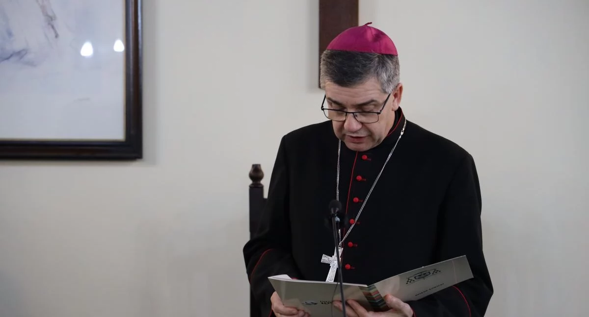 MEN zmienia lekcje religii, biskup Osial zapowiada stanowczy sprzeciw