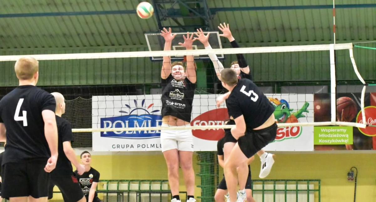 Zacięta walka na parkiecie. Retki pokonują Awanturnika, Korabka wskakuje na podium (foto)