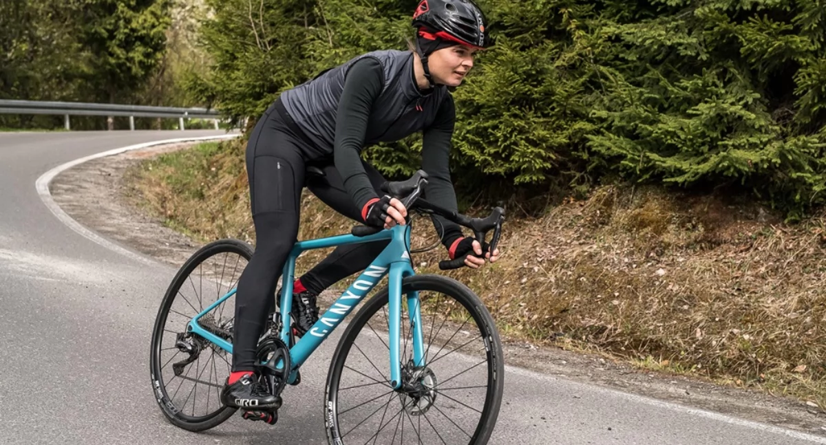 Cykl życia odzieży sportowej – od produkcji do utylizacji     