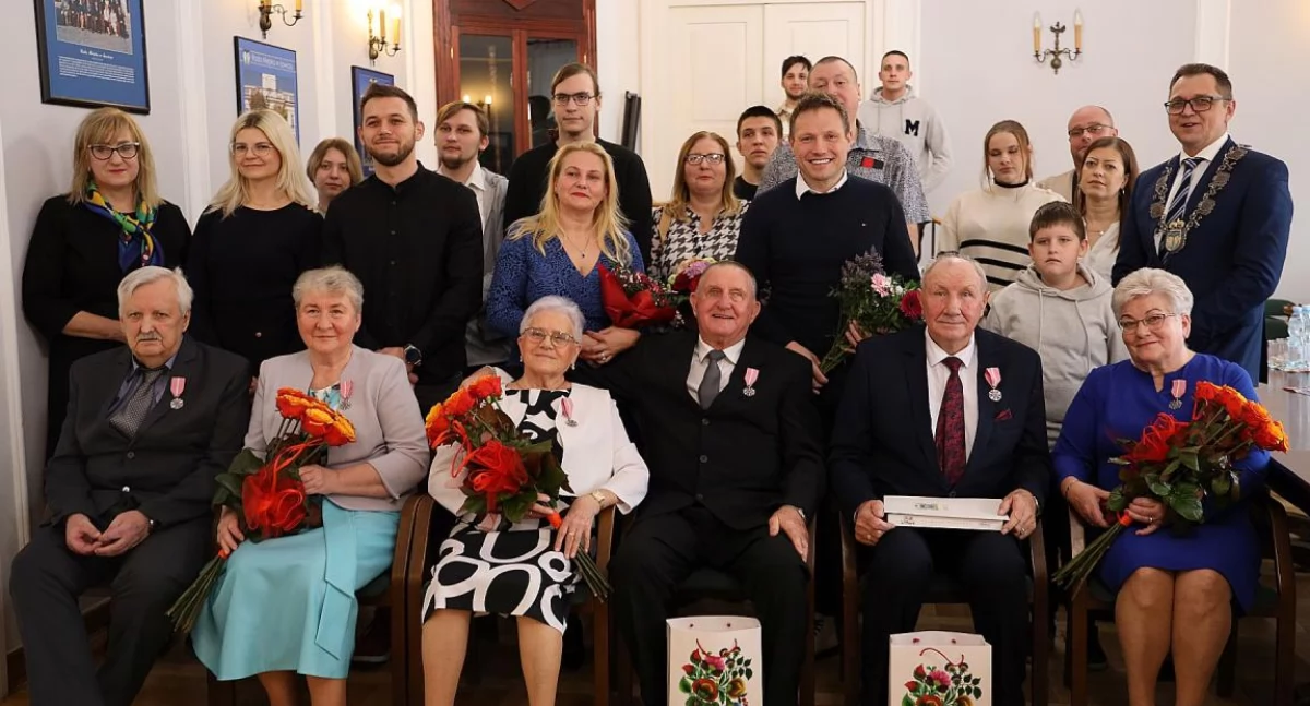 Złote Gody w Łowiczu. Cztery pary świętowały jubileusz w ratuszu (foto, film)