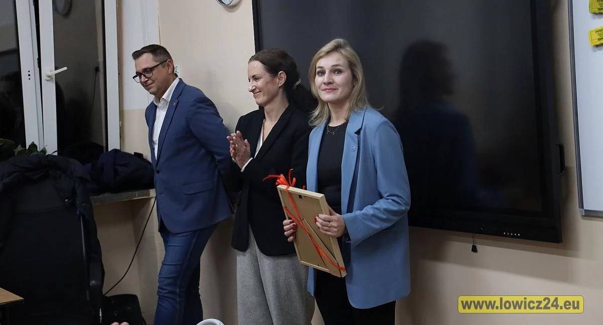 Zebranie mieszkańców Osiedla Dąbrowskiego. Wybór nowego przewodniczącego i podziękowania dla odchodzącej Katarzyny Szkup (foto, film)