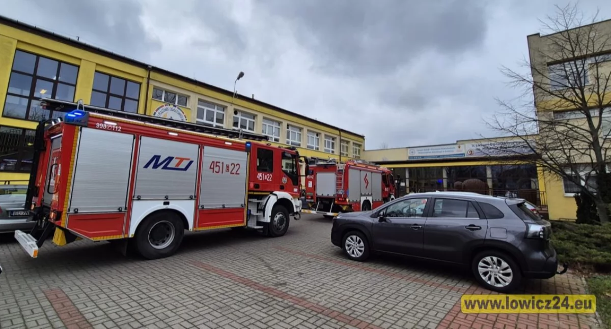 Alarm w II LO w Łowiczu! Ewakuacja 440 osób (foto)