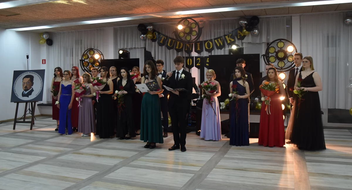 Studniówka maturzystów z łowickiego Hotelarza (foto, film)