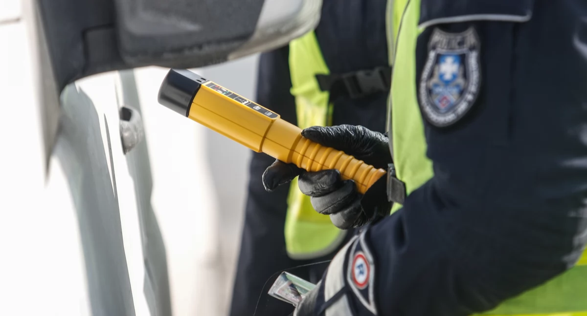 Podwójny zakaz i alkohol za kółkiem. Policja zatrzymała dwóch kierowców