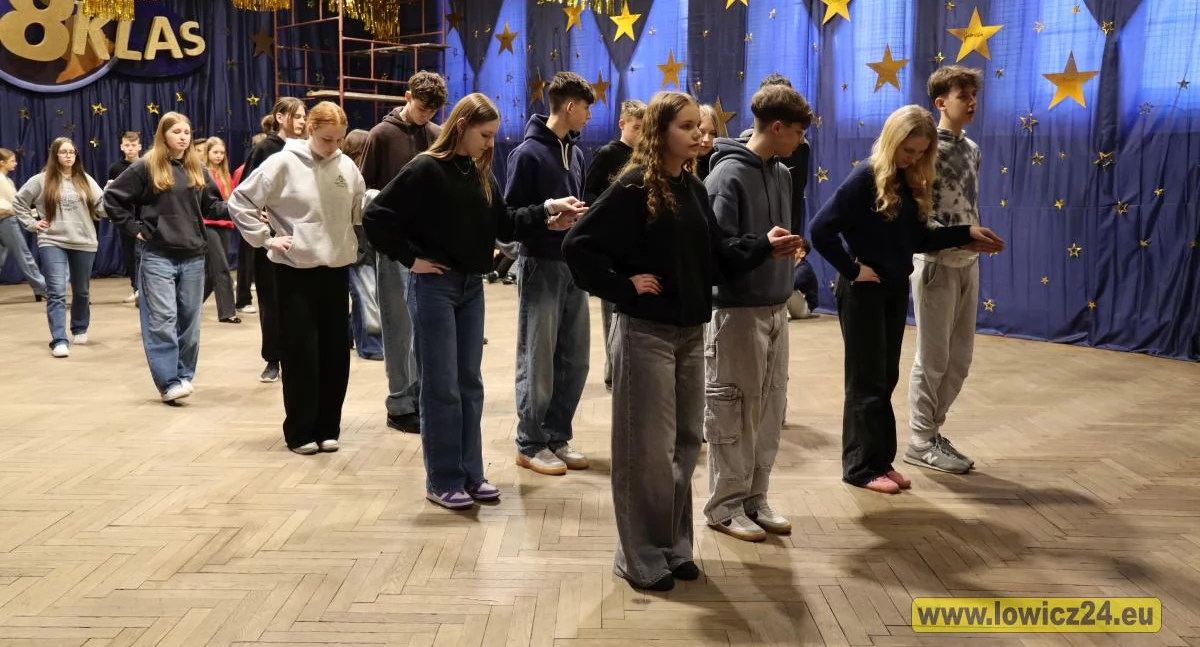 Ostatnie przygotowania do balu ósmoklasistów z łowickiej „Dwójki” (foto)
