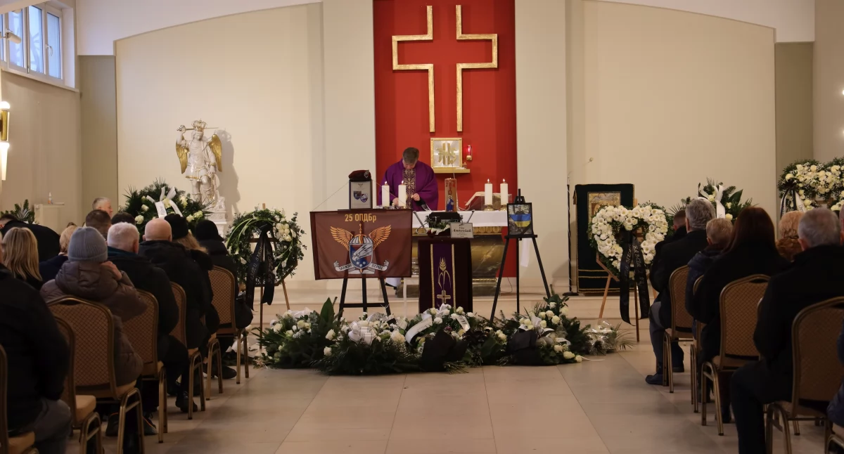 Łowicz. Ostatnie pożegnanie Filipa Antosiaka, który zginął na wojnie w Ukrainie