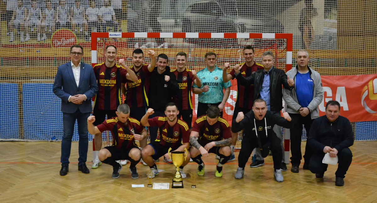 Futsalowa Liga Mistrzów w Łowiczu. Fantazja Głowno najlepsza (foto)
