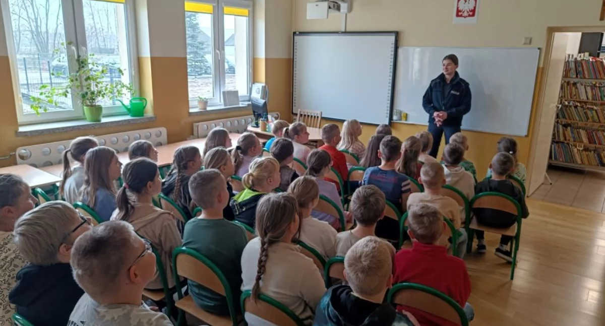 Policja promuje odpowiedzialność i ostrożność w szkołach i przedszkolach (foto)