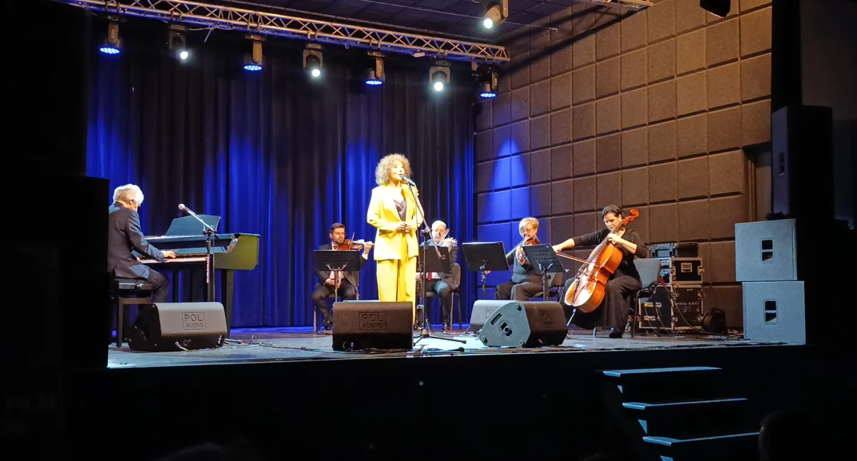 Koncert Alicji Majewskiej i Włodzimierza Korcza w ramach OCH! Film Festiwalu w Łowiczu (foto,film)