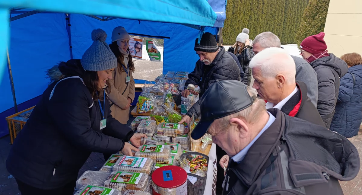 Bełchów jednoczy siły dla Adasia i Kubusia – kiermasz ciast na rzecz chorych braci (foto)
